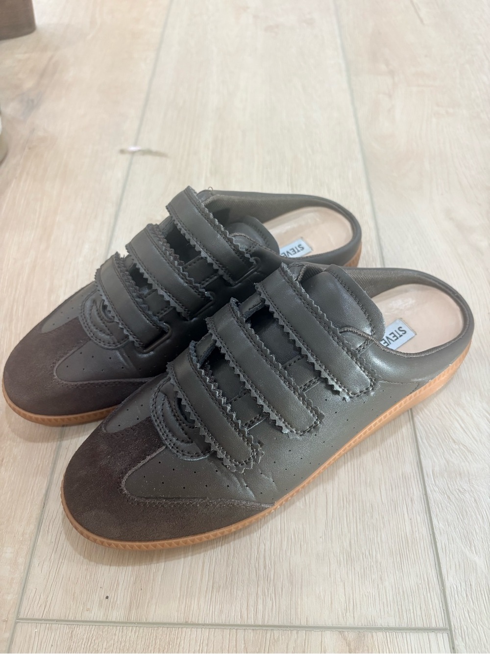 STEVE MADDEN Gray Leather Velcro Slip-On Sneakers with Gum Sole